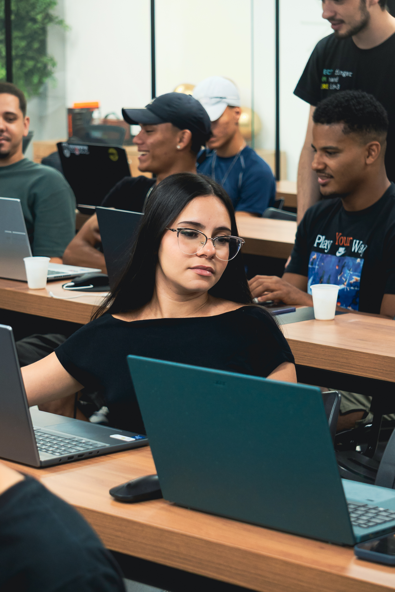 Alunos em aula presencial de IA na unidade da Av. Paulista